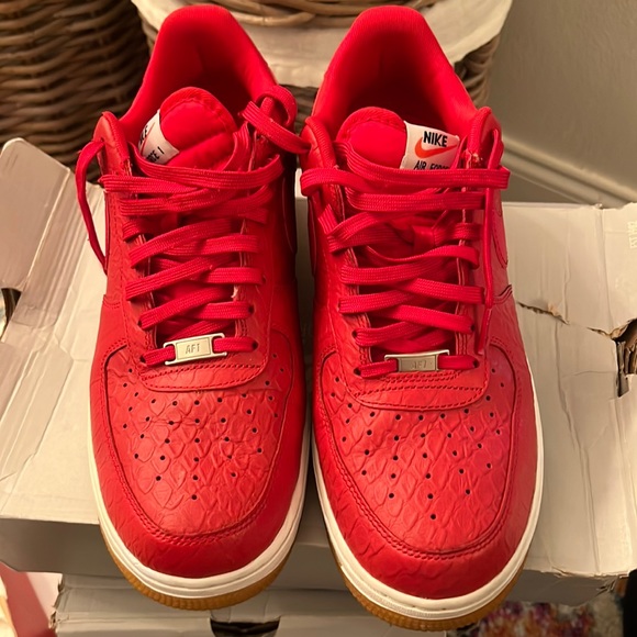 Nike Other - Nike Air Force 1 07’ LV8 Sneakers